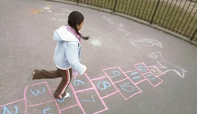 扔沙包这一游戏,陪着我度过了整个童年,让我拥有一个想起来就能露出